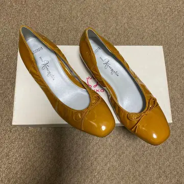 [ 새상품 ] 긴자 카네마츠 에나멜 로우힐 펌프스 23cm