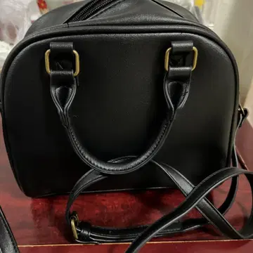 블랙 합성 피혁 숄더백