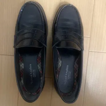 School Loafers 블랙 로퍼