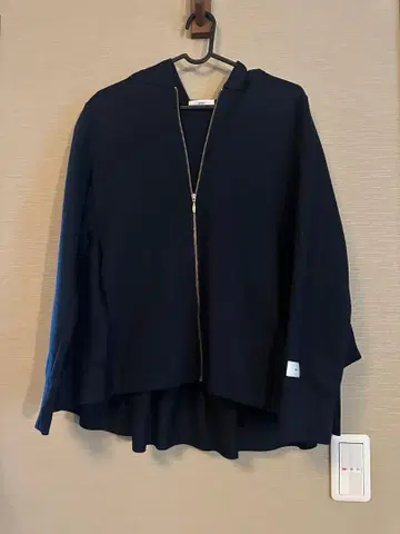 yori 네이비 후드티