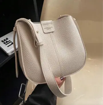 마지막 1점 ZARA 장르 해외 브랜드 숄더백 럭셔리 화이트 대용량