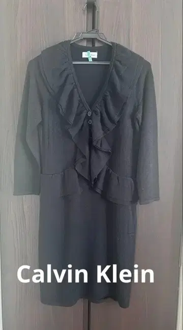 캘빈 클라인 블랙 니트 프릴 원피스 S 사이즈