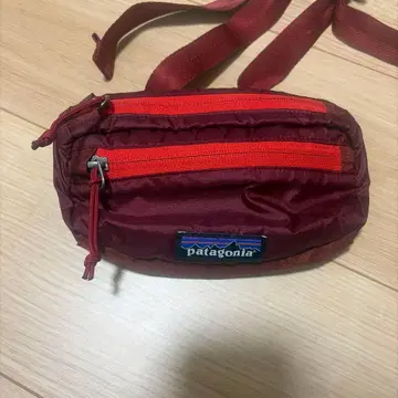 patagonia 바디백 빨간색