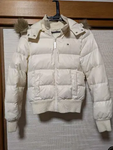 Tommy girl 화이트 다운 자켓 후드 부착