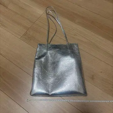 실버 합성 피혁 토트백