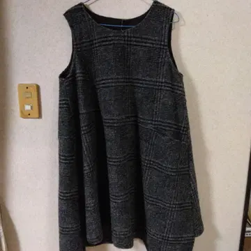 체크 무늬 슬리브리스 원피스