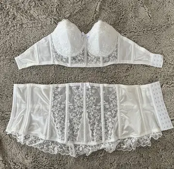 화이트 브라와 코르셋 세트