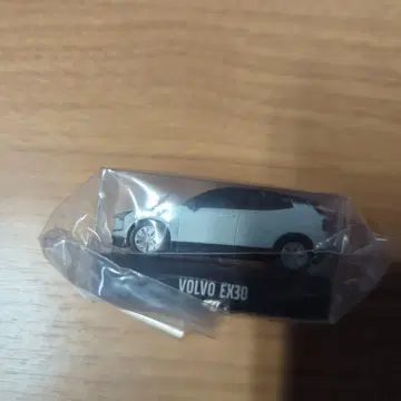 VOLVO EX30 미니카 실버