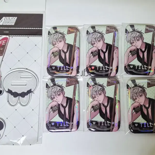 에이스테 3주년 콜라보 카페 바니스테 틸 랜덤 뱃지 아크릴 스탠드 팝업