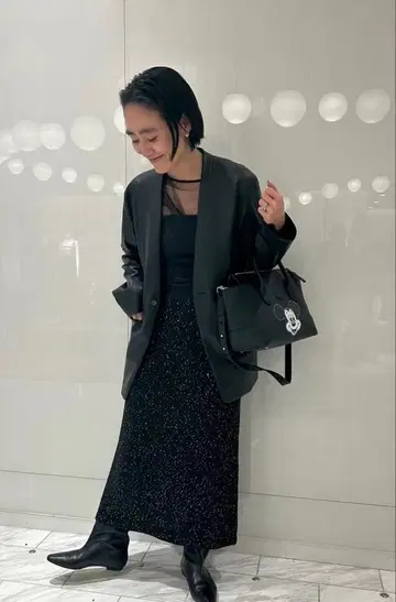 스팽글 포함 블랙 니트 타이트 스커트