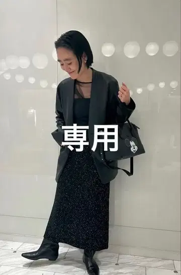 스팽글 포함 블랙 니트 타이트 스커트