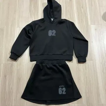 cuarto united 후드 부착 스웨트 셔츠와 스커트 세트 블랙