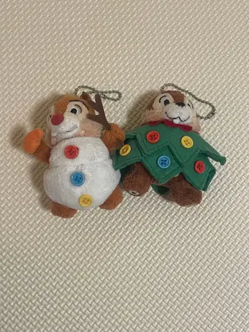 칩과 데일 눈사람과 크리스마스 트리 스트랩