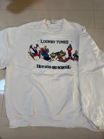 루니 튠즈 화이트 맨투맨