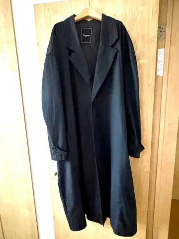 Unrelaxing 블랙 트렌치코트