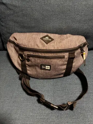 TAICHI 바디백 그레이