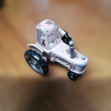 카즈 트랙터 디즈니 픽사