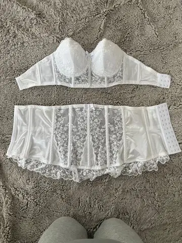 화이트 레이스 부착 브라와 코르셋 세트