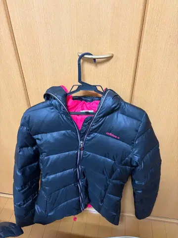 최종 가격 인하 adidas 다운 자켓 L 사이즈 네이비/핑크