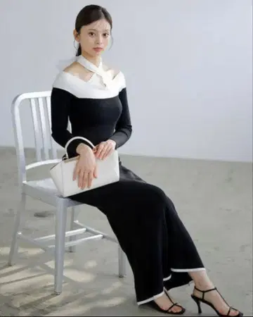 스나이델 프론트 크로스 니트 원피스