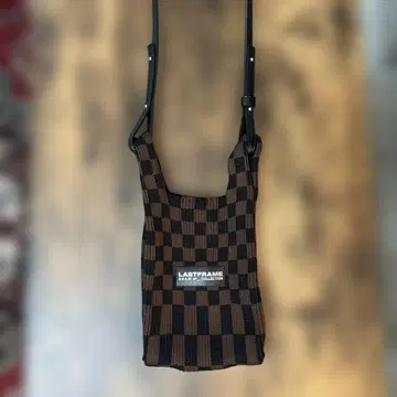 LASTFRAME 체크 무늬 숄더백