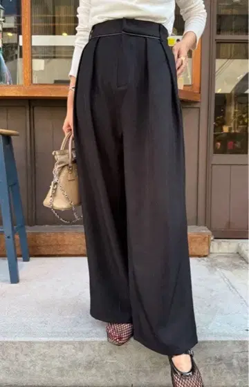 트위드 가죽 허리 파이핑 와이드 팬츠 블랙/fosie 같은 형태