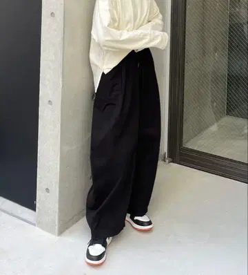 FASHIRU 스무스 코튼 루즈 테이퍼드 팬츠