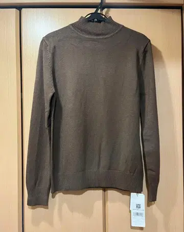 [ 새상품 미사용 ] 브라운 브라운 니트 하이넥 스웨터 상의