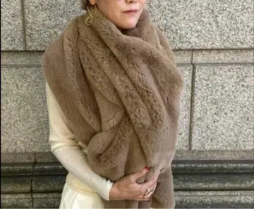 새상품급 JENNE 리치 볼륨 퍼 케이프 베이지