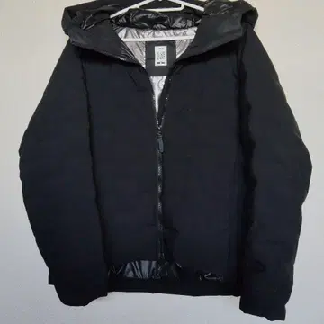 블랙 다운 자켓 M 사이즈 스포츠데포 tigora