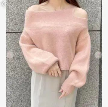 COCO DEAL | 코코딜 라쿤 오프숄더 숏 니트