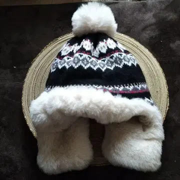 노르딕 무늬 퍼 니트 모자 귀도리 포함