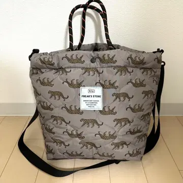 [ KiU x FREAK'S STORE ] 퀼팅 토트백 레오파드 무늬