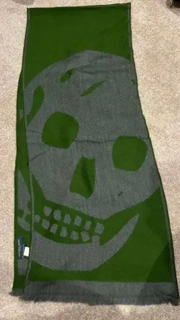 ALEXANDER MCQUEEN 스컬 패턴 머플러