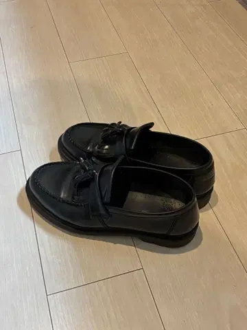 블랙 태슬 로퍼