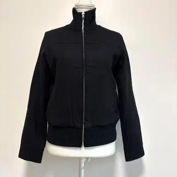 MAYSON GREY 블랙 니트 하이넥 자켓