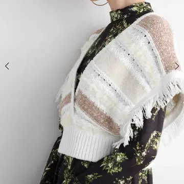 [ 미사용 새상품 ] Ample 팬시얀 랜덤 보더 베스트