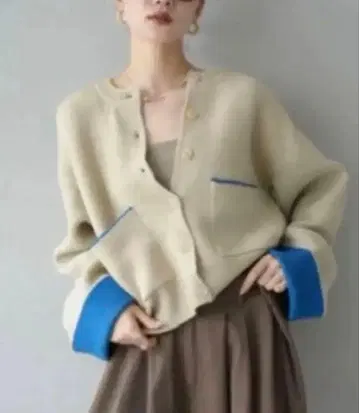 바이컬러 오버 니트 가디건 자켓 아이보리/lumier 같은 형태