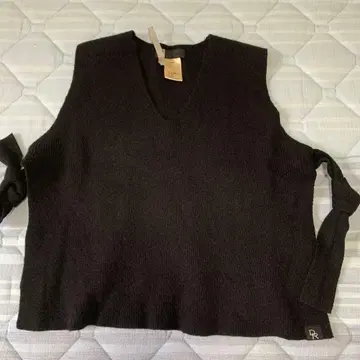 DR 다크 그레이 V넥 니트 베스트