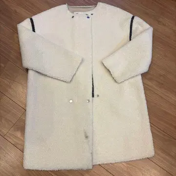 allureville 화이트 무스탕 코트