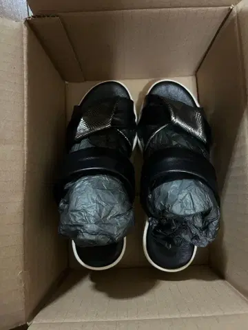 블랙 슬라이드 샌들