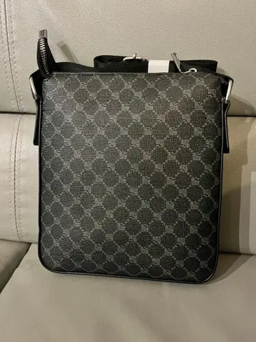 모노그램 디자인 숄더백 블랙