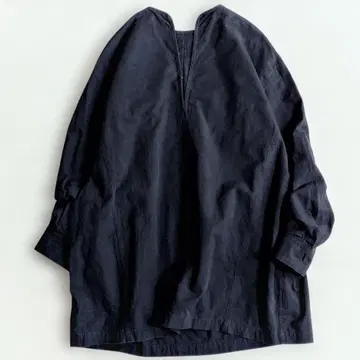 새상품급  BELPER 면 린넨 밴드 카라 개더 V넥 블라우스 블랙