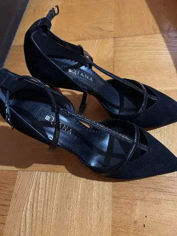 DIANA t스트랩 펌프스 24.5cm