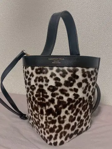 거의 새상품 크리스찬 빌라 레오파드 무늬 백 숄더