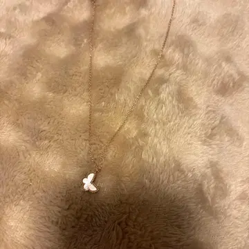 나비 모양 목걸이 골드톤