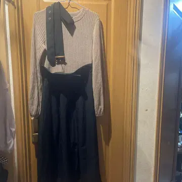 베이지와 블랙의 셋업