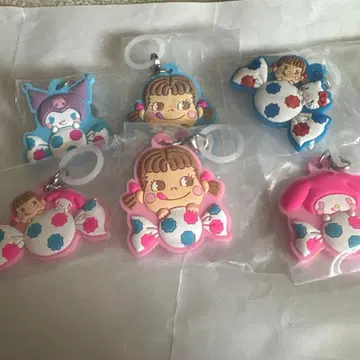 페코짱 산리오 콜라보 헬로키티 쿠로미짱 메지루시 액세서리