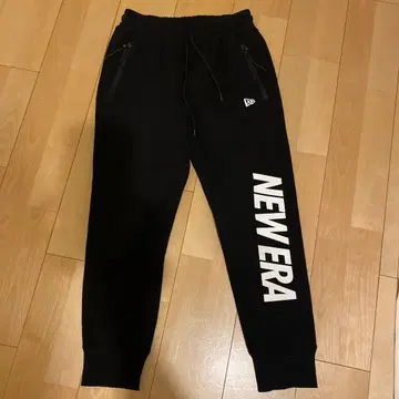 NEW ERA 블랙 조거 팬츠