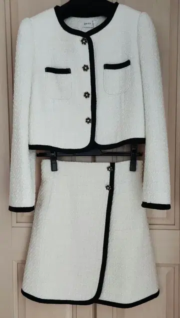 DEICY 트위드 셋업